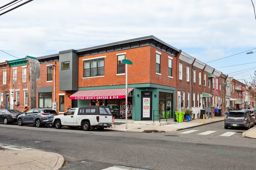 Building Photo - 1806 S Chadwick St