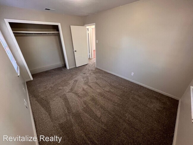 Building Photo - 3 br, 1 bath House - 1208 Castlewood Dr