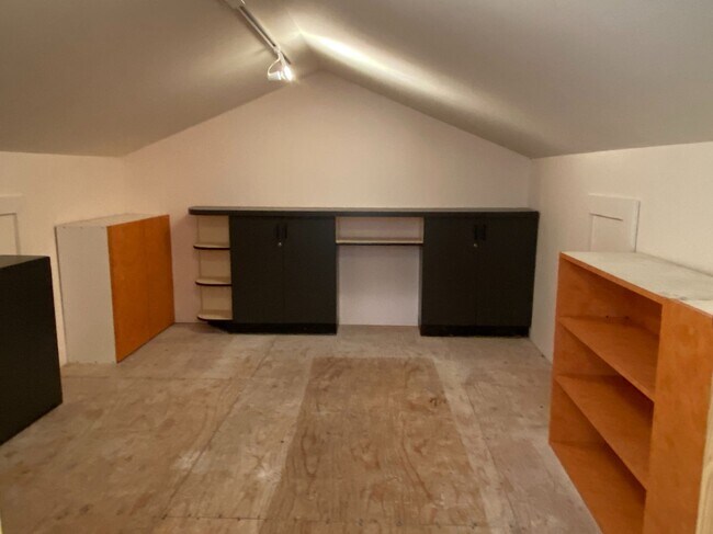 Building Photo - Townhouse On Private Drive In White Salmon, WA