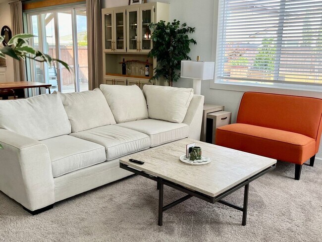 Building Photo - 4 Bedroom Single Family Home in Elk Grove