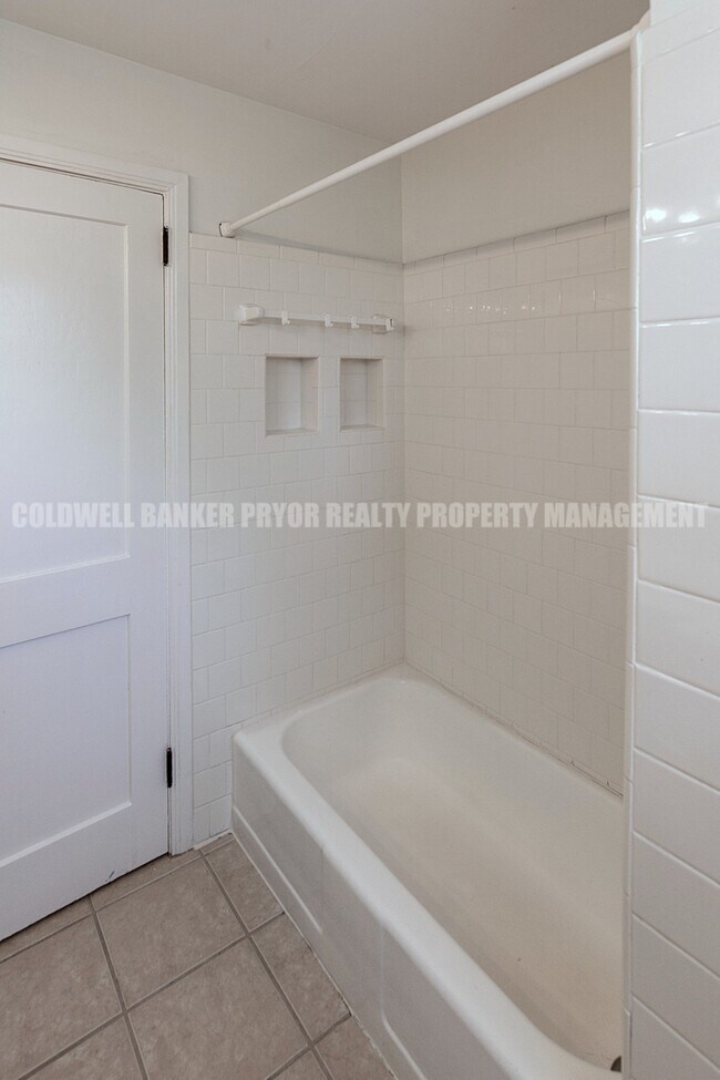 Building Photo - 323 Walsh Rd