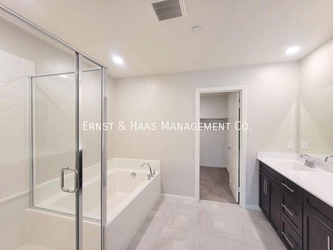 Building Photo - 14414 Strawberry Ln