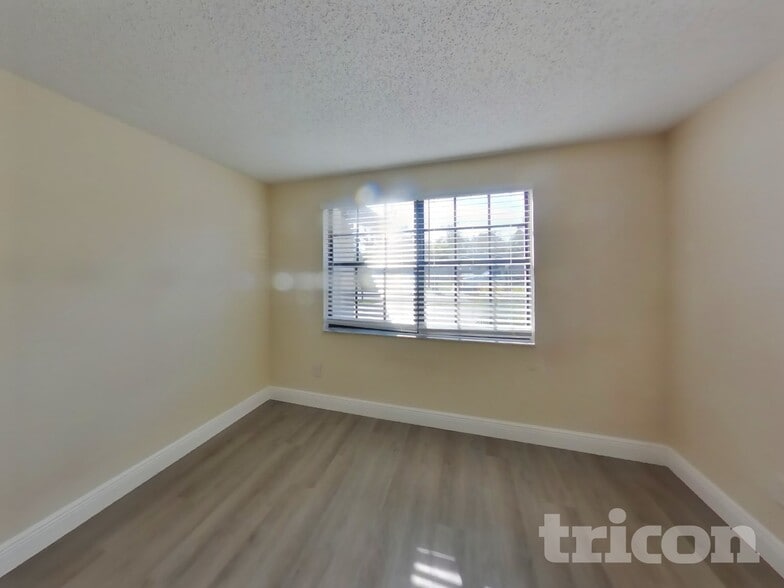 Building Photo - 15936 Winding Dr