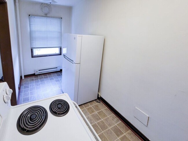 Building Photo - 6209 1/2 15th Ave NW-202