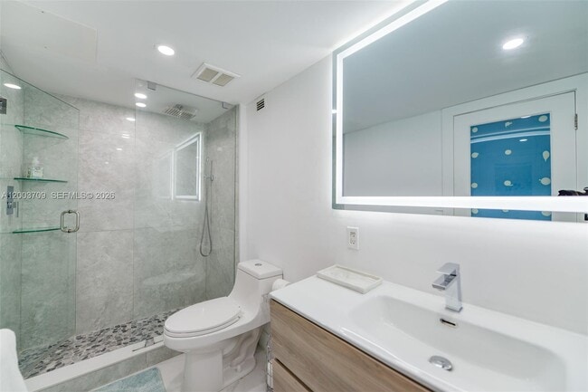 Building Photo - 2301 Collins Ave