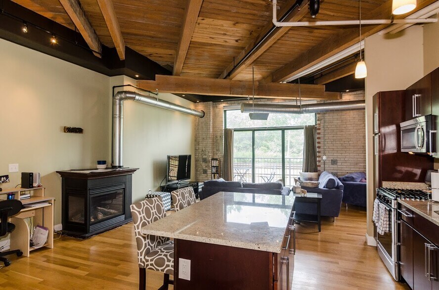 Building Photo - 43 Charlton St