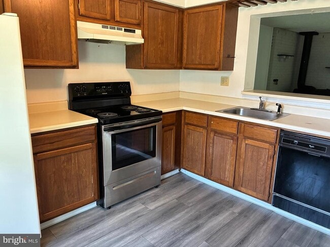 Building Photo - 201 Villa Knoll Ct