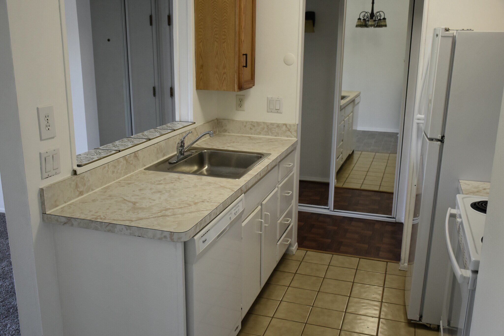 Building Photo - 806 Bloomfield Village Blvd