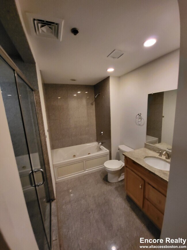 Building Photo - 254 Friend St