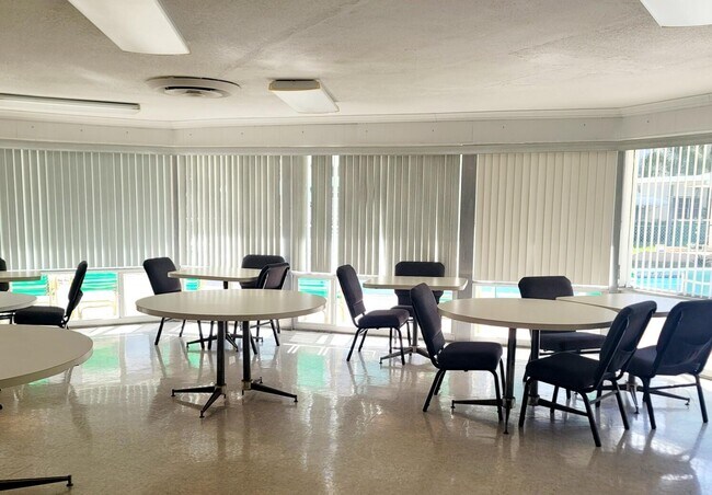 Building Photo - 1333 E Hallandale Beach Blvd