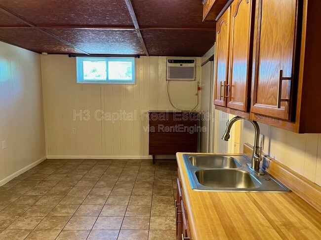 Building Photo - 117 N Shamrock St