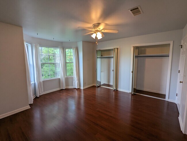 Building Photo - 215 Hickory Forge Dr