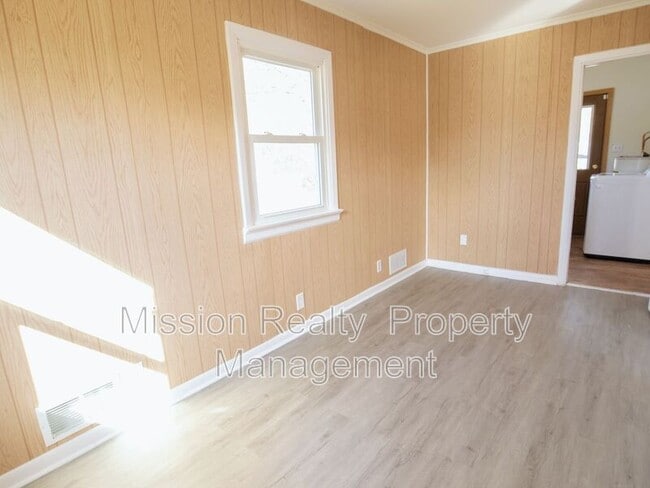 Building Photo - 2500 Byron St