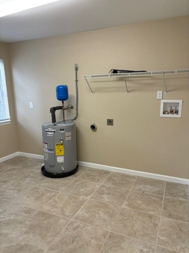 Building Photo - 120 Hardin Pl