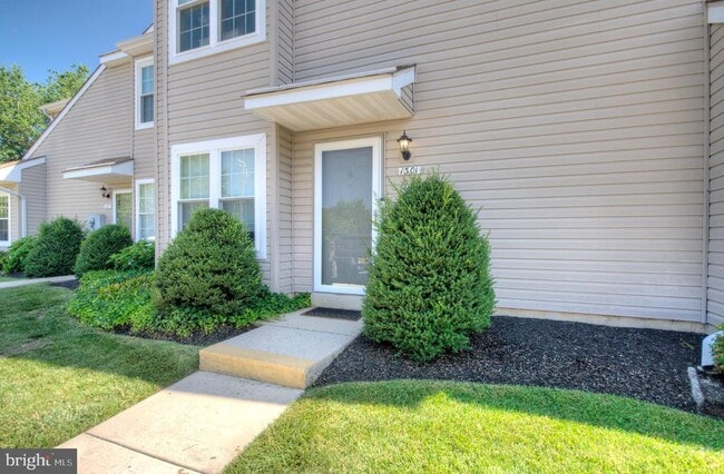Building Photo - 1301 Hawthorne Ct
