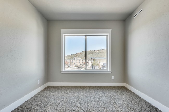 Building Photo - 2200 E Warm Springs Ave