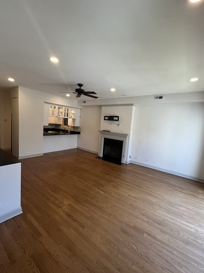 Building Photo - 2923 N Damen Ave