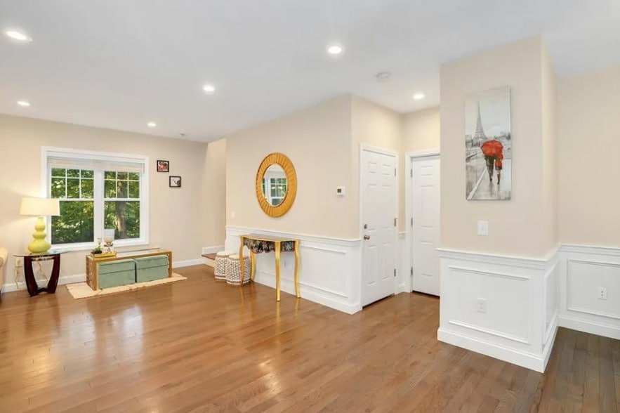 Building Photo - 22 Beacon St