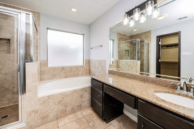Building Photo - 9813 Sandhill Dr