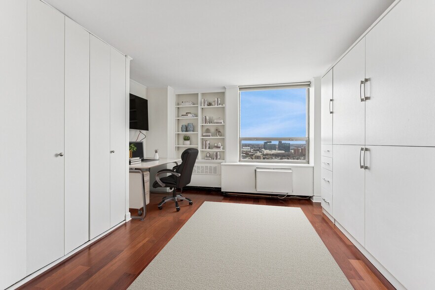 Building Photo - 1360 N Sandburg Ter