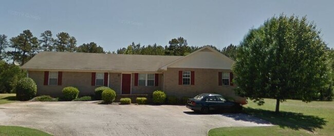 Building Photo - PRE LEASING AUGUST 2026!