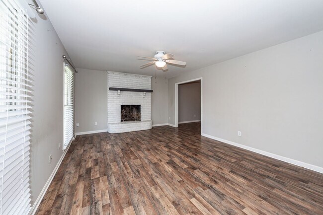 Building Photo - 176 Ponderosa Dr