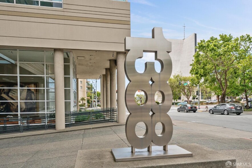 Building Photo - 1388 Gough St