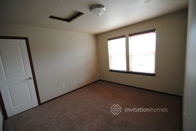 Building Photo - 5601 117th Pl NE