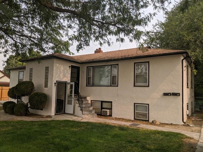 Building Photo - 712 S Canyon St