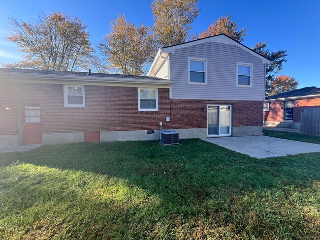 Building Photo - Adorable home in Highview