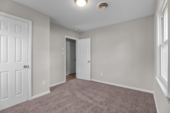 Building Photo - 620 Starling Way