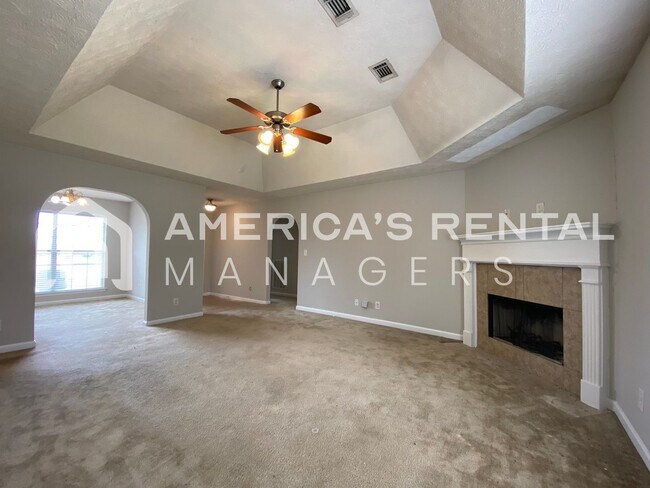 Building Photo - Home for Rent in Montgomery with Fenced in Backyard!!! New LVP Flooring! View with 48 Hours Notic...