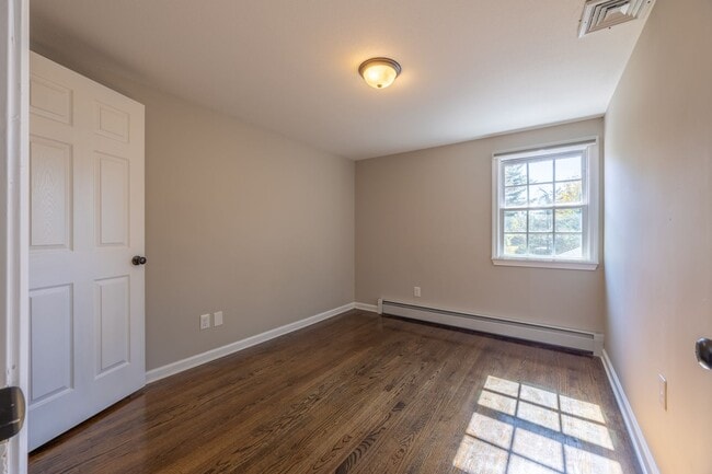 Building Photo - Charming 4 Bedroom Colonial with Updated K...