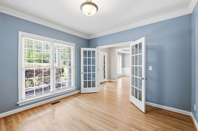 Building Photo - Gorgeous and Spacious 5 Bedroom Home, Cul-de-sac lot, Vaulted Ceilings, Large Backyard, Stunning ...