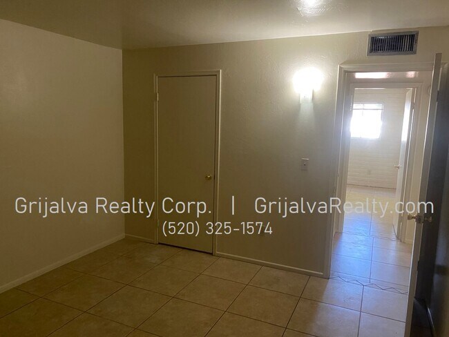 Building Photo - 2614 N Winstel Blvd
