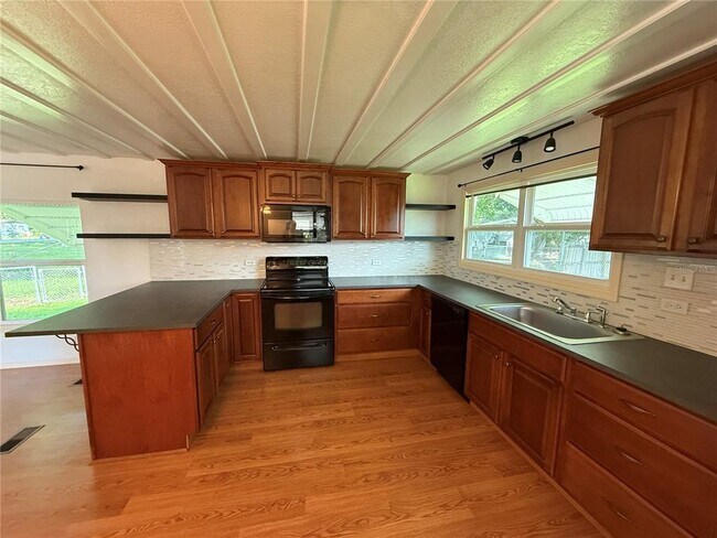Building Photo - 255 Trailer Ln
