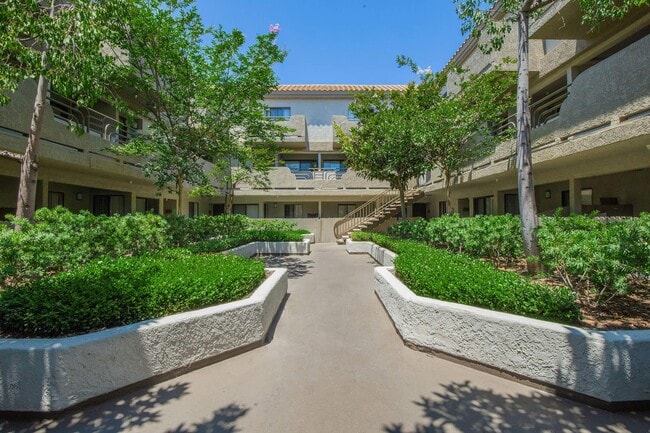 Building Photo - Glenoaks Terrace Apartments