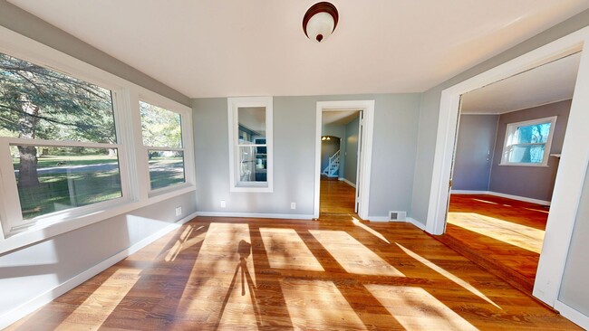 Building Photo - 3- Bedroom, 1- Bath Home with a 2 Car Gara...