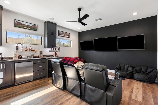 Building Photo - 223 Golden Bear Dr