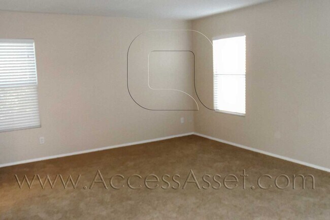 Building Photo - Beautiful Three Bedroom, Curb Appeal Home!