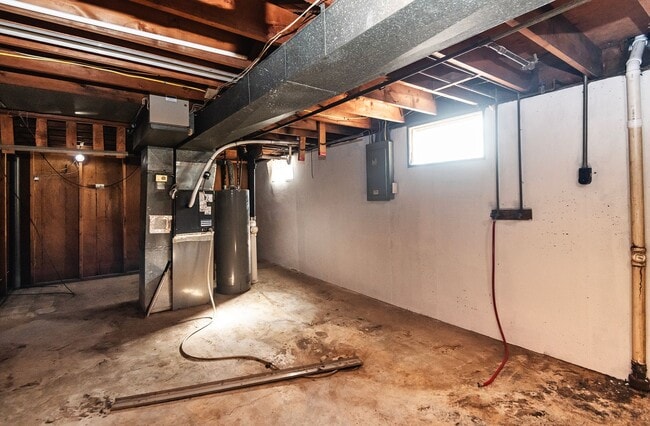 Building Photo - Lovely 3 Bedroom 2 Bathroom Home