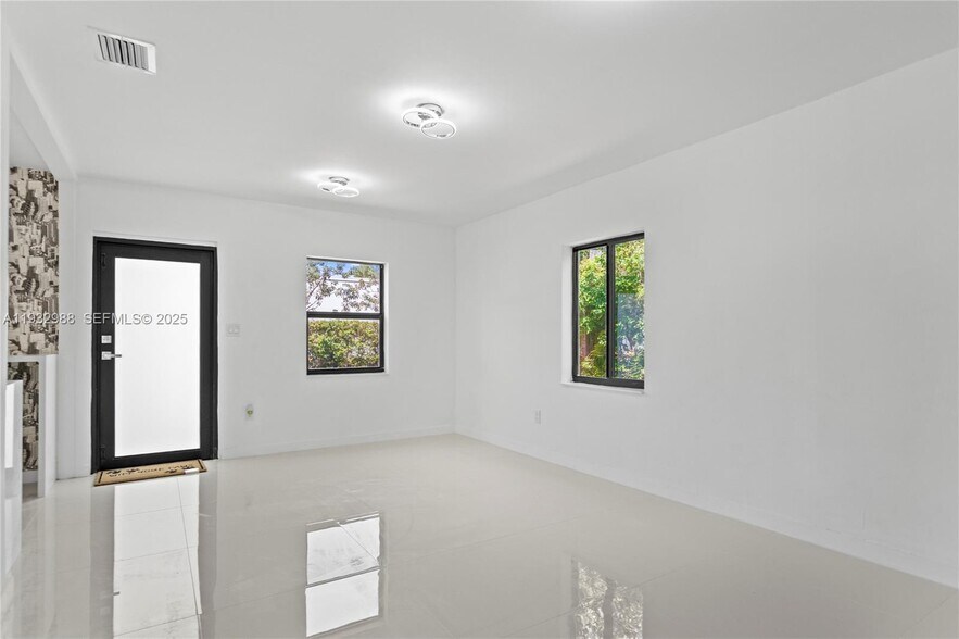 Building Photo - 1640 NE 183rd St