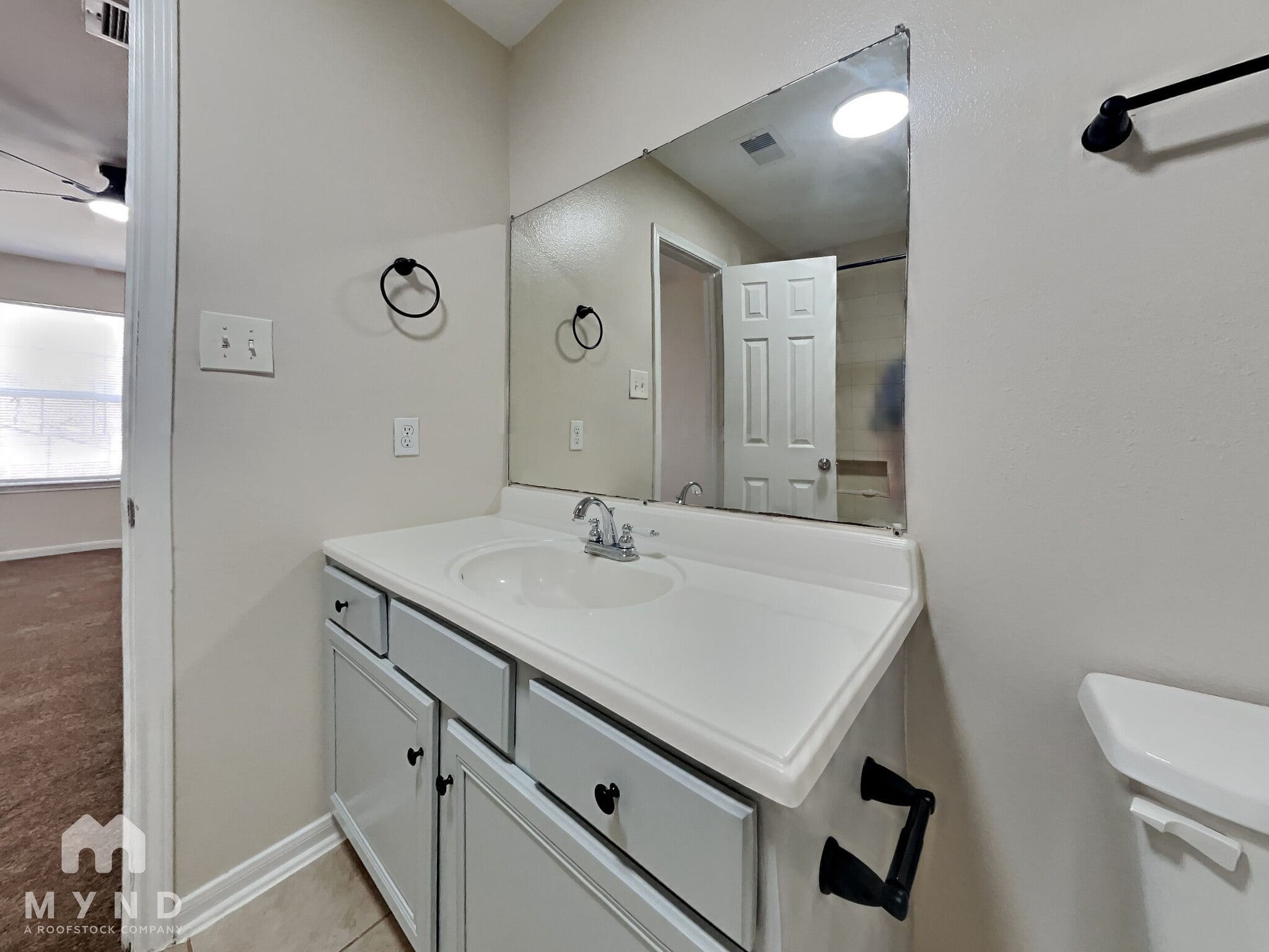 Building Photo - 6128 Sidney St