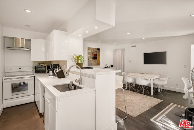 Building Photo - 2388 Kimridge Rd