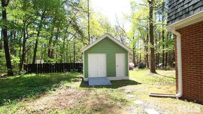 Building Photo - 5841 Sandstone Dr