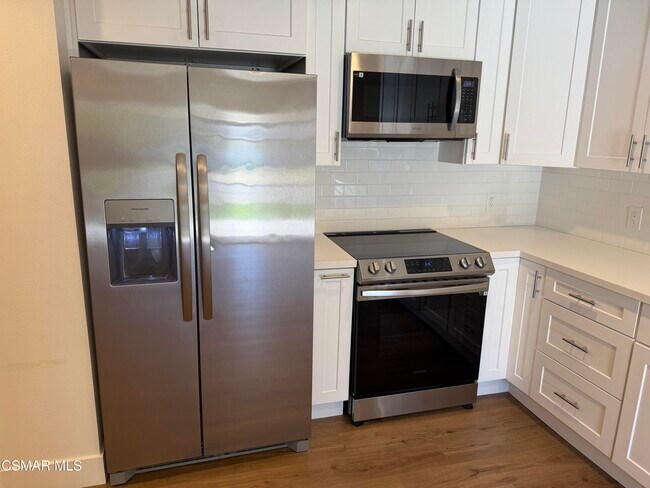 Building Photo - 971 Calle Nogal