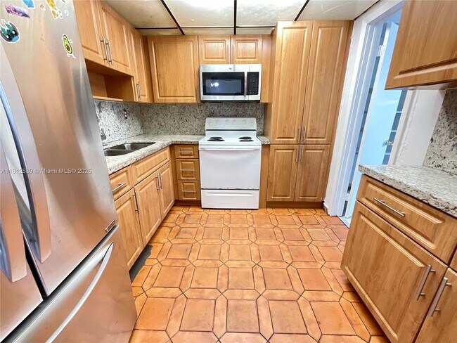 Building Photo - 1675 W 68th St