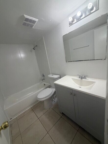 Building Photo - 2220 NW 58th Ter