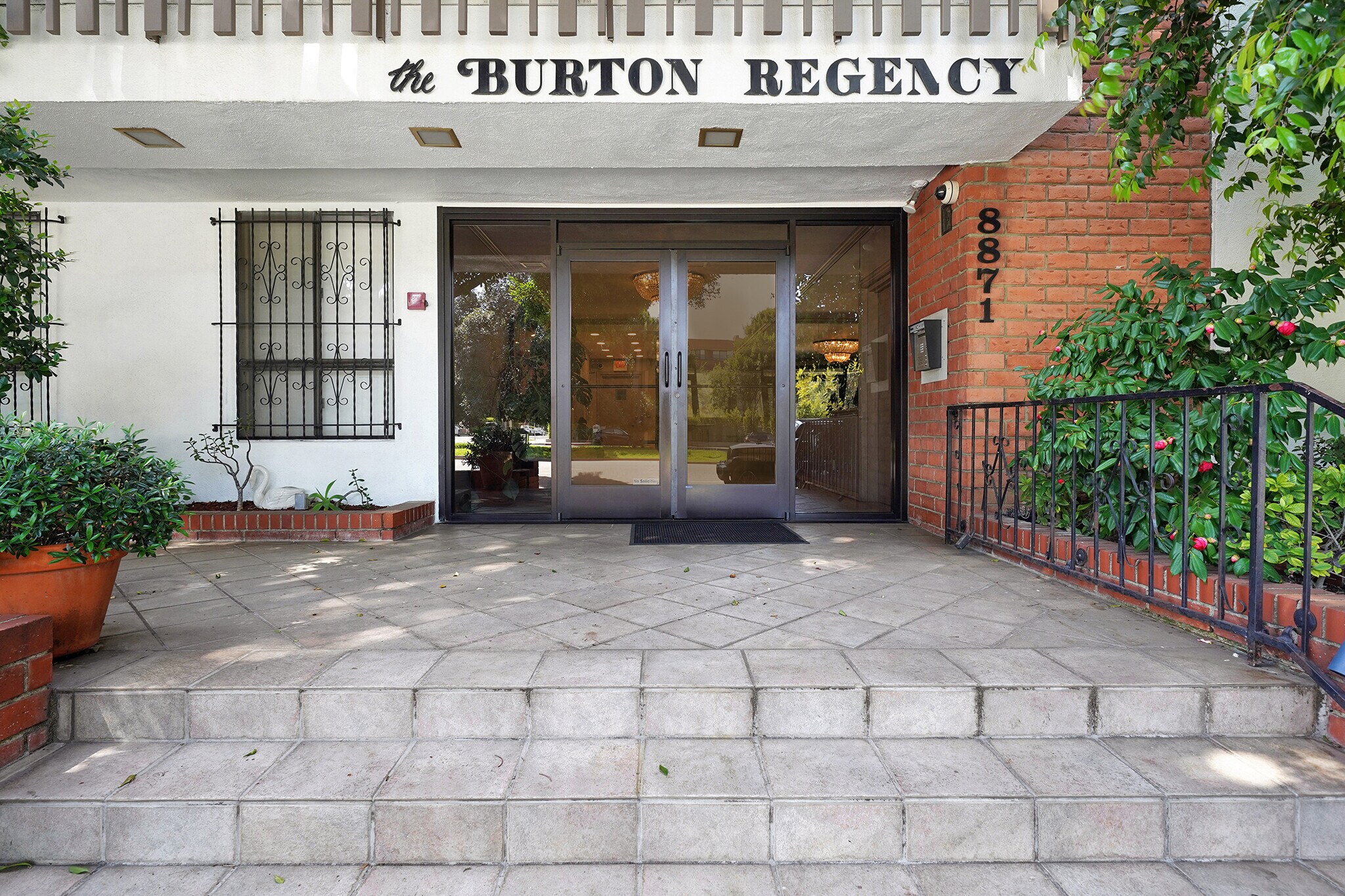 Building Photo - 8871 Burton Way