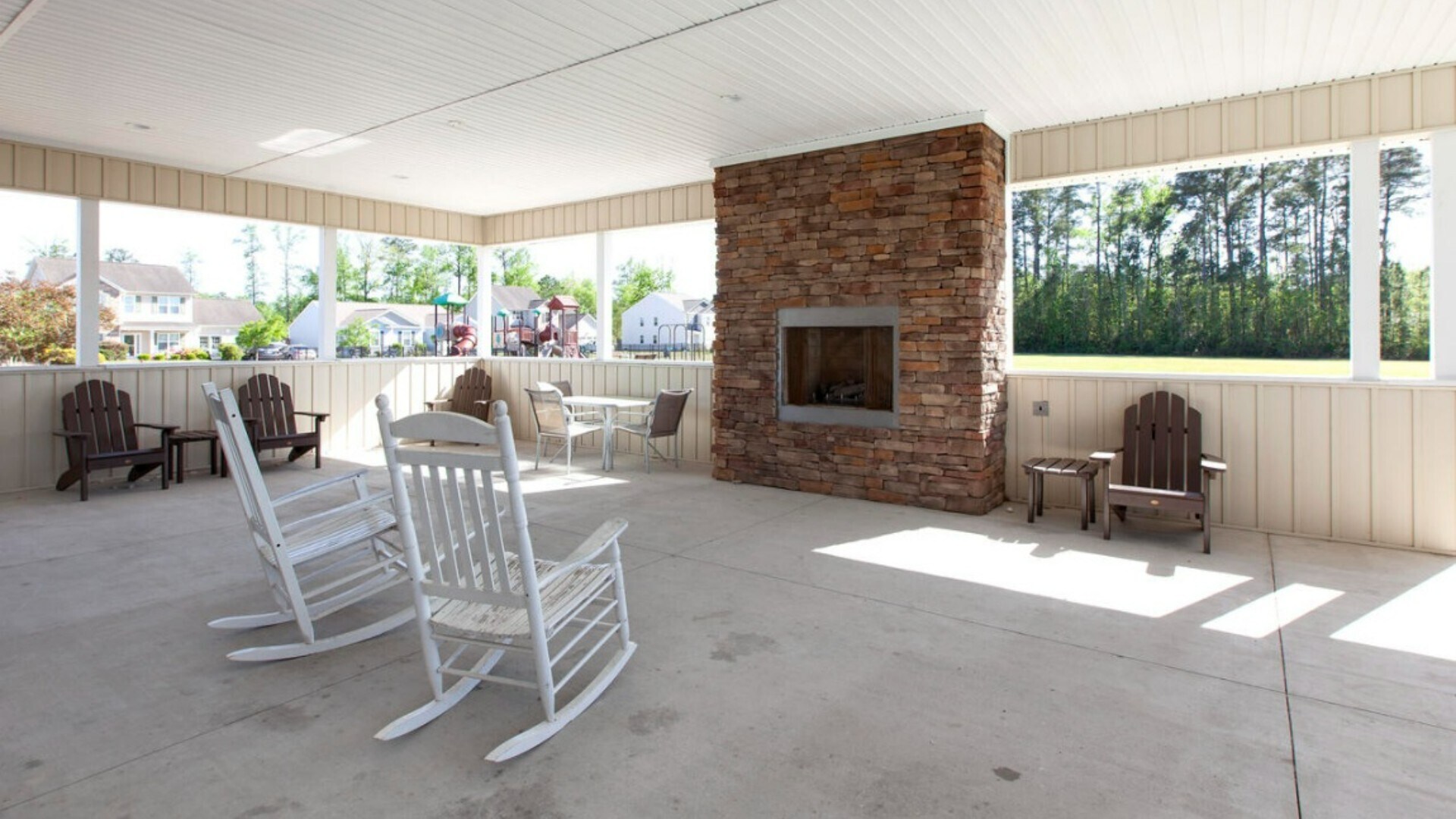 Covered community patio - 4162 High Glen Dr